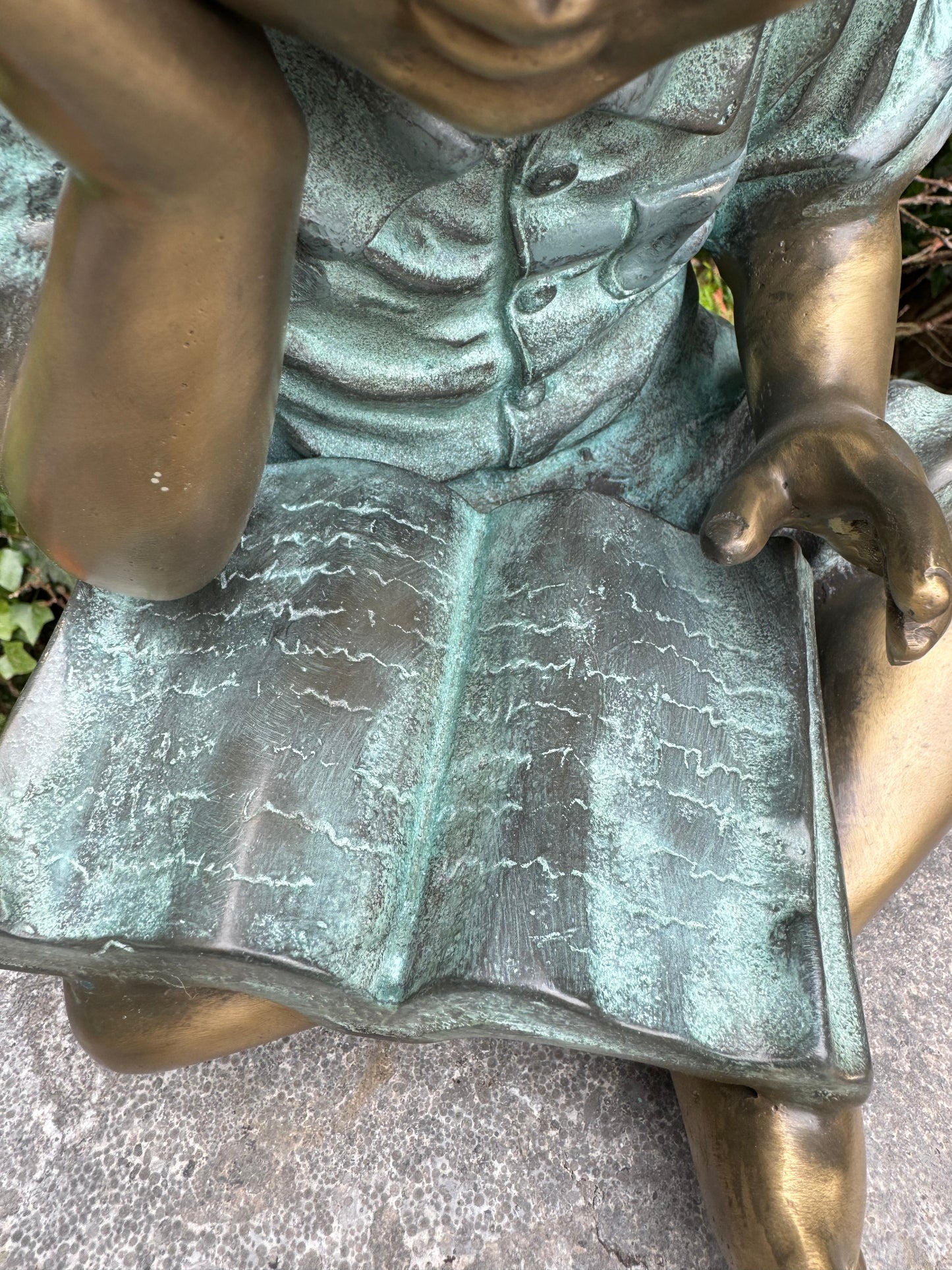 Boy reading - Garden ornament - Indoor