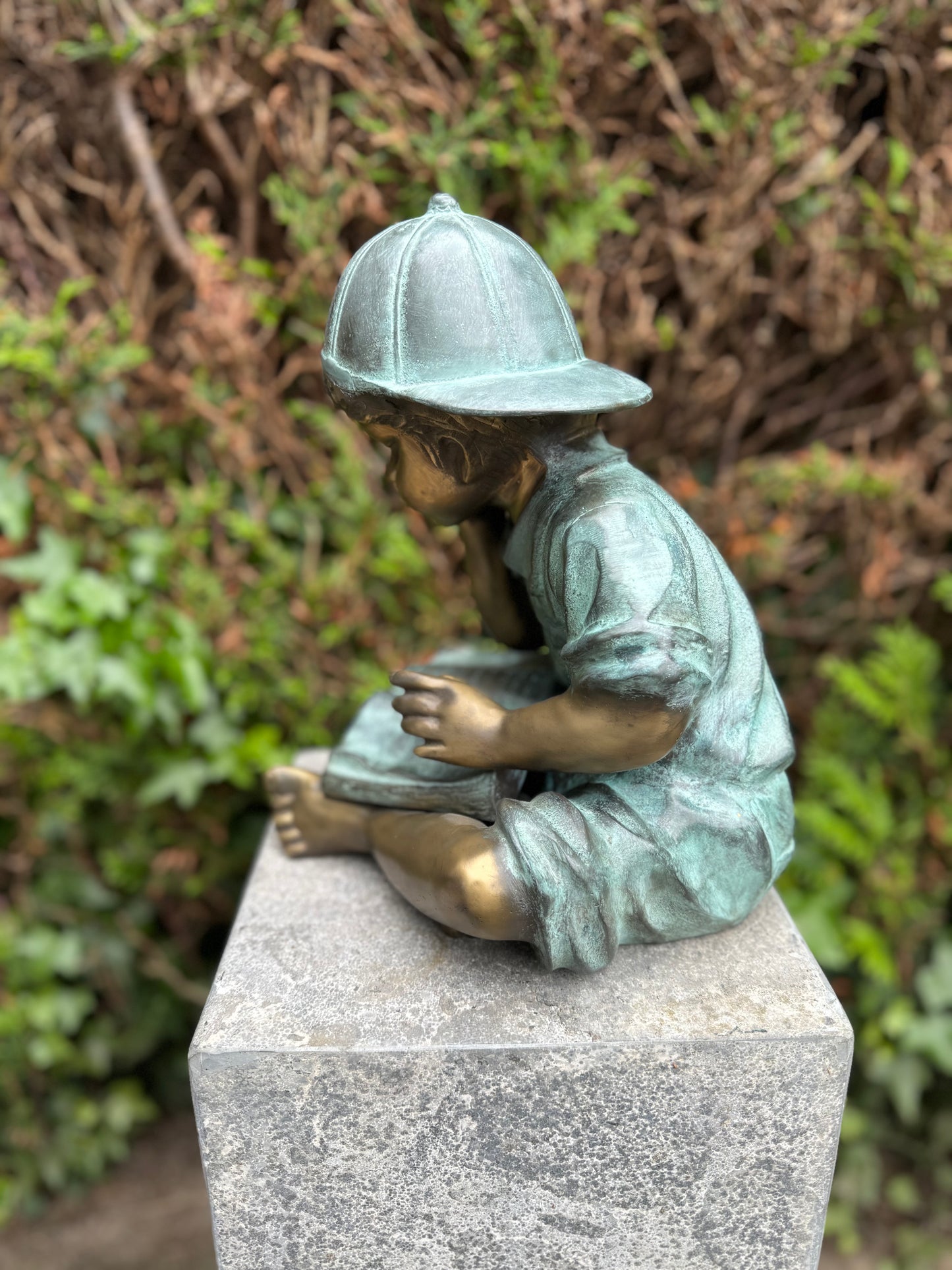 Boy reading - Garden ornament - Indoor