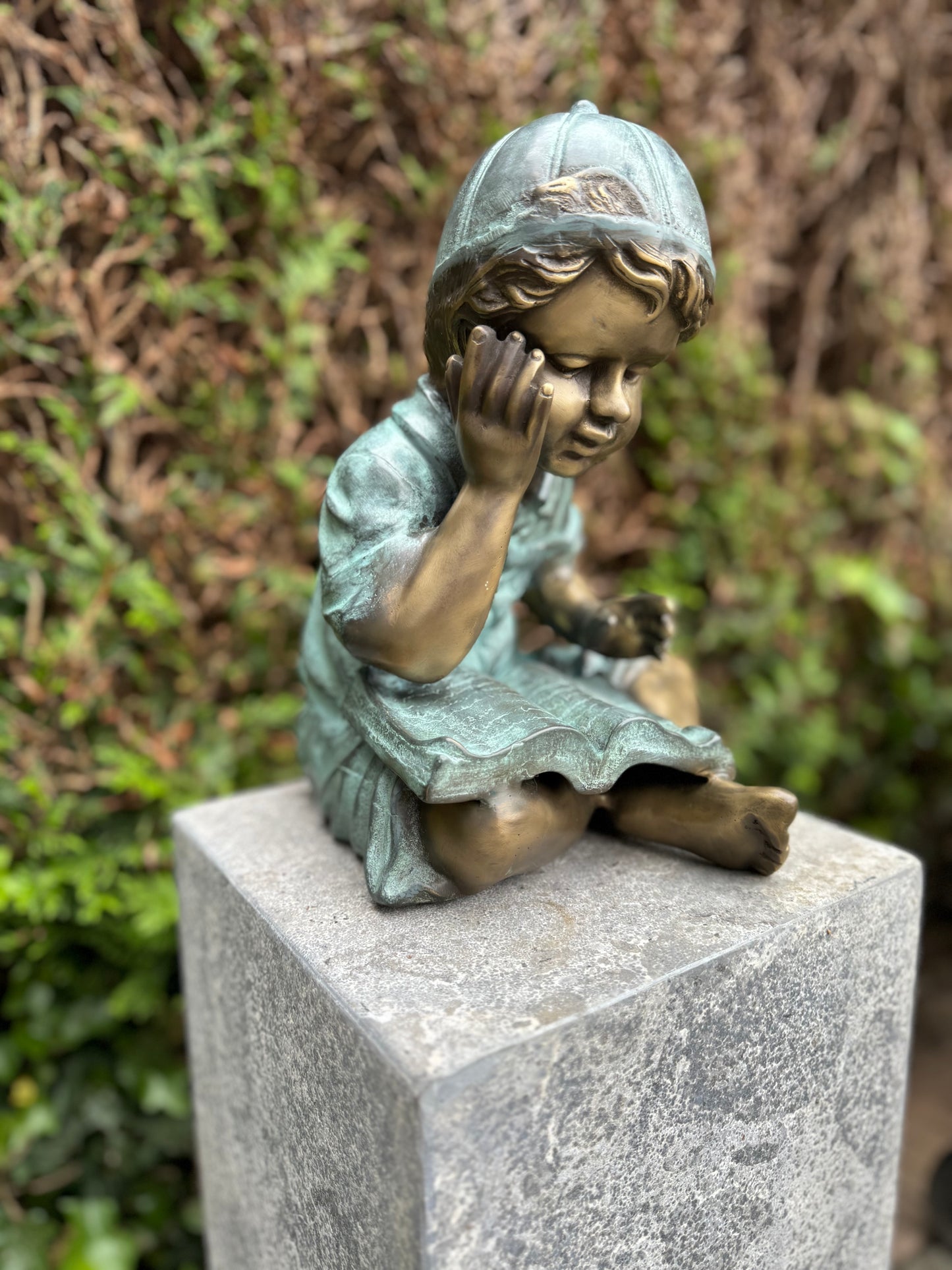 Boy reading - Garden ornament - Indoor