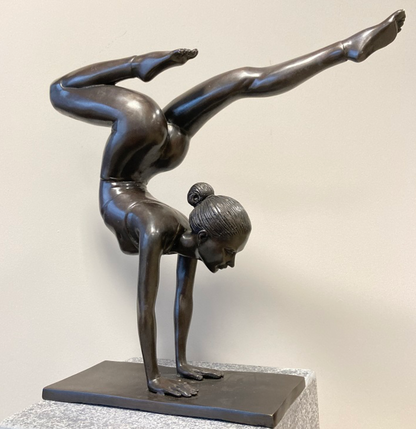 Bronze Menina de Ioga,Parada de mão - 40x12x36cm