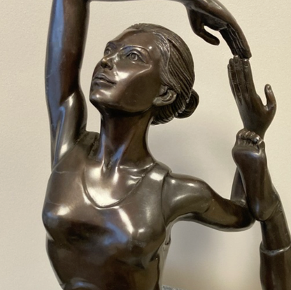 Bronze Menina de ioga sentada - 14x21x33cm